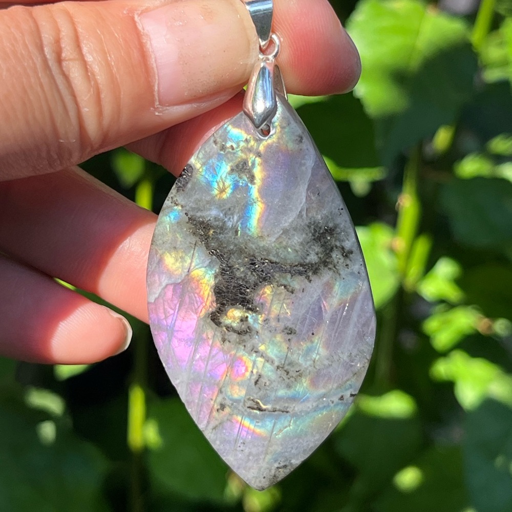 Large silver plated purple‎ labradorite pendant